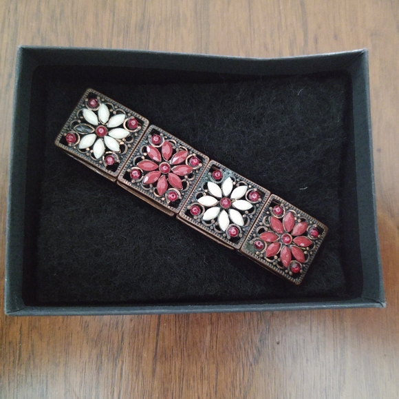 🏵️Flower Bracelet🏵️ - Picture 4 of 5